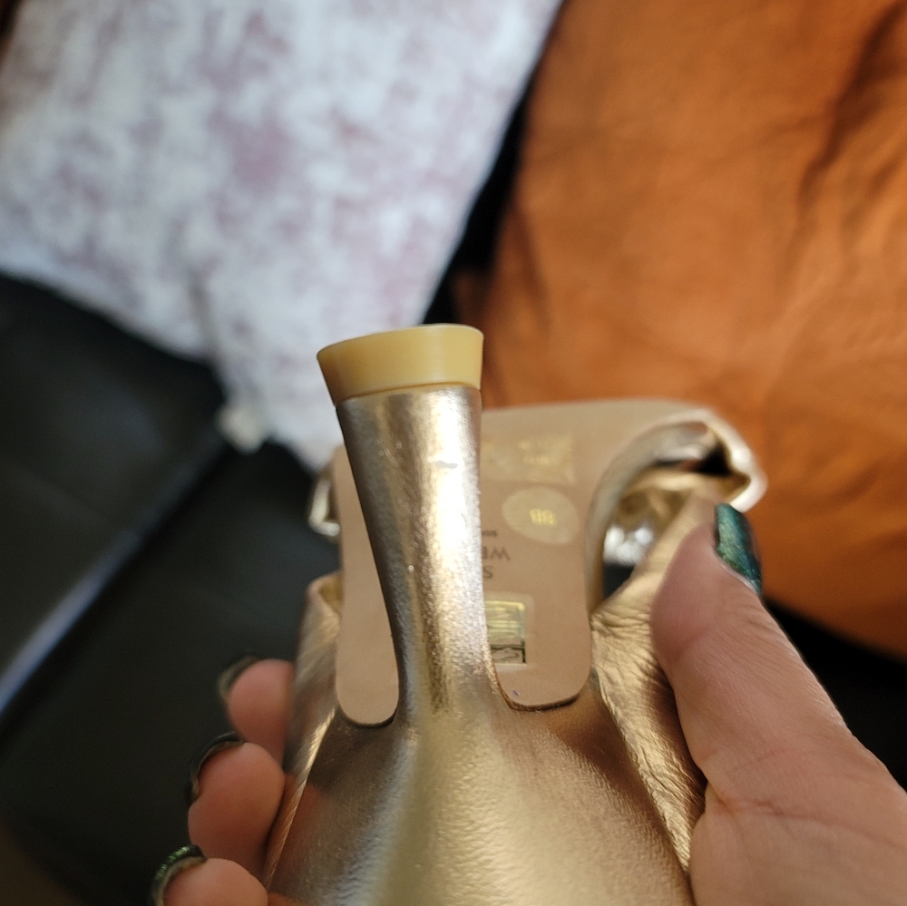 Stuart Weitzman Stylish Gold Heeled Sandals - Picture 7 of 10